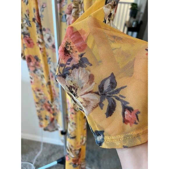 Wilde Yellow Floral Sheer 3/4 Sleeve Cardigan Size Medium - Picture 3 of 7